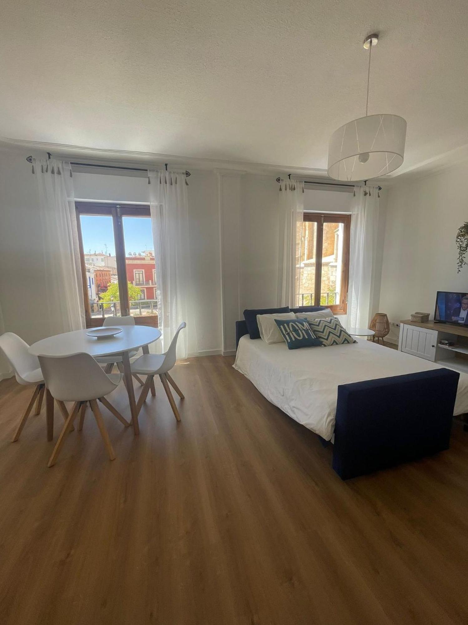 Blanco Y Anil Plaza Apartment Valdepenas Exterior photo