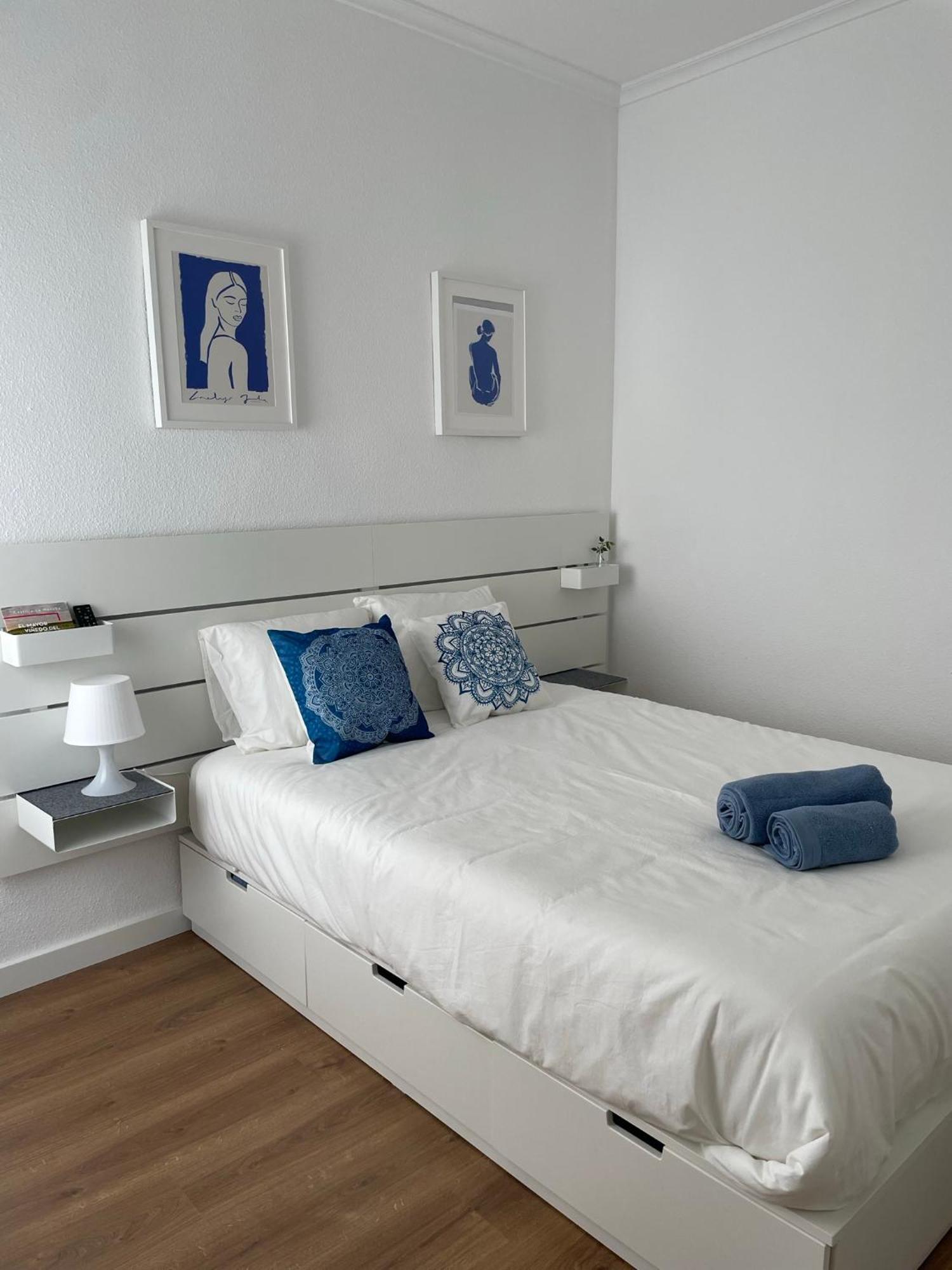 Blanco Y Anil Plaza Apartment Valdepenas Exterior photo